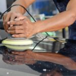 Autopolitur mit einer Politurmaschine