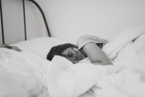 Seitenschläfer im Bett