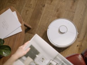 Wischroboter reinigt von selbst