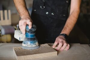 Exzenetrschleifer Holz schleifen