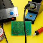 Analoge Lötstation mit Entlötpumpe und Lötzinn