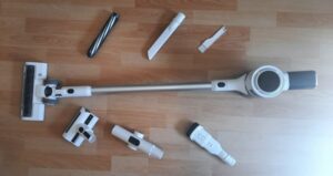 Der Akkustaubsauger 420 von Klamer mit all seinem Zubehör.